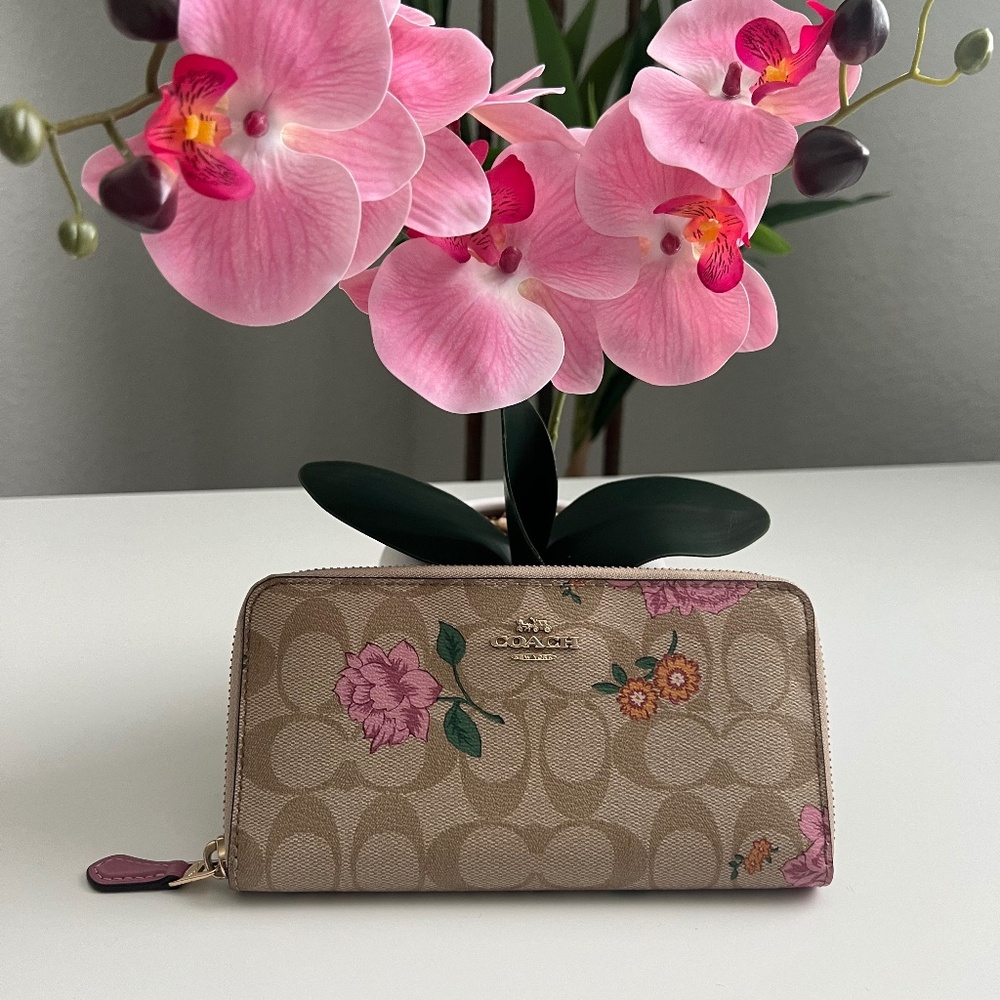 Coach zip around wallet in prairie rose print
